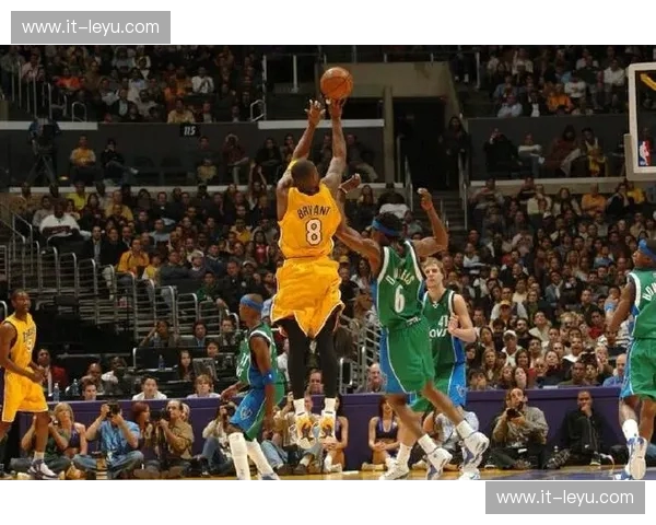 传奇的诞生：科比“62分之夜”与小牛的恩怨情仇